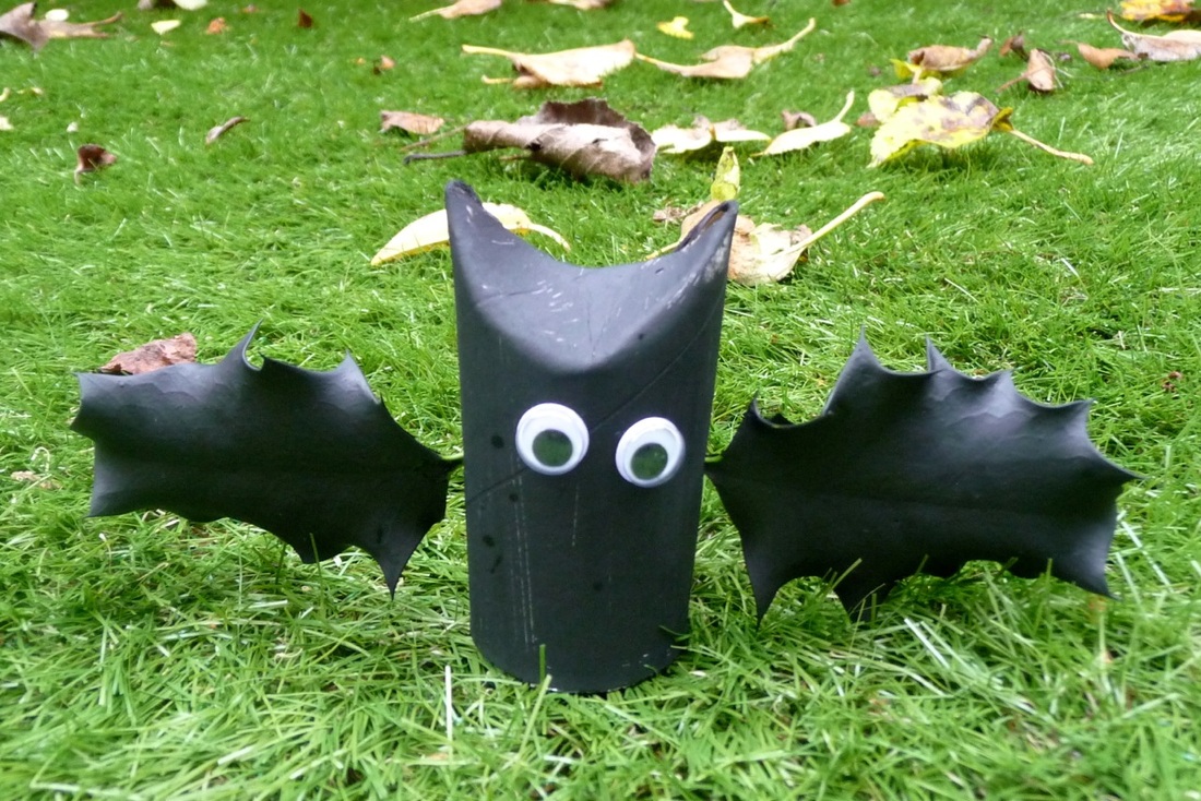 Halloween holly bats